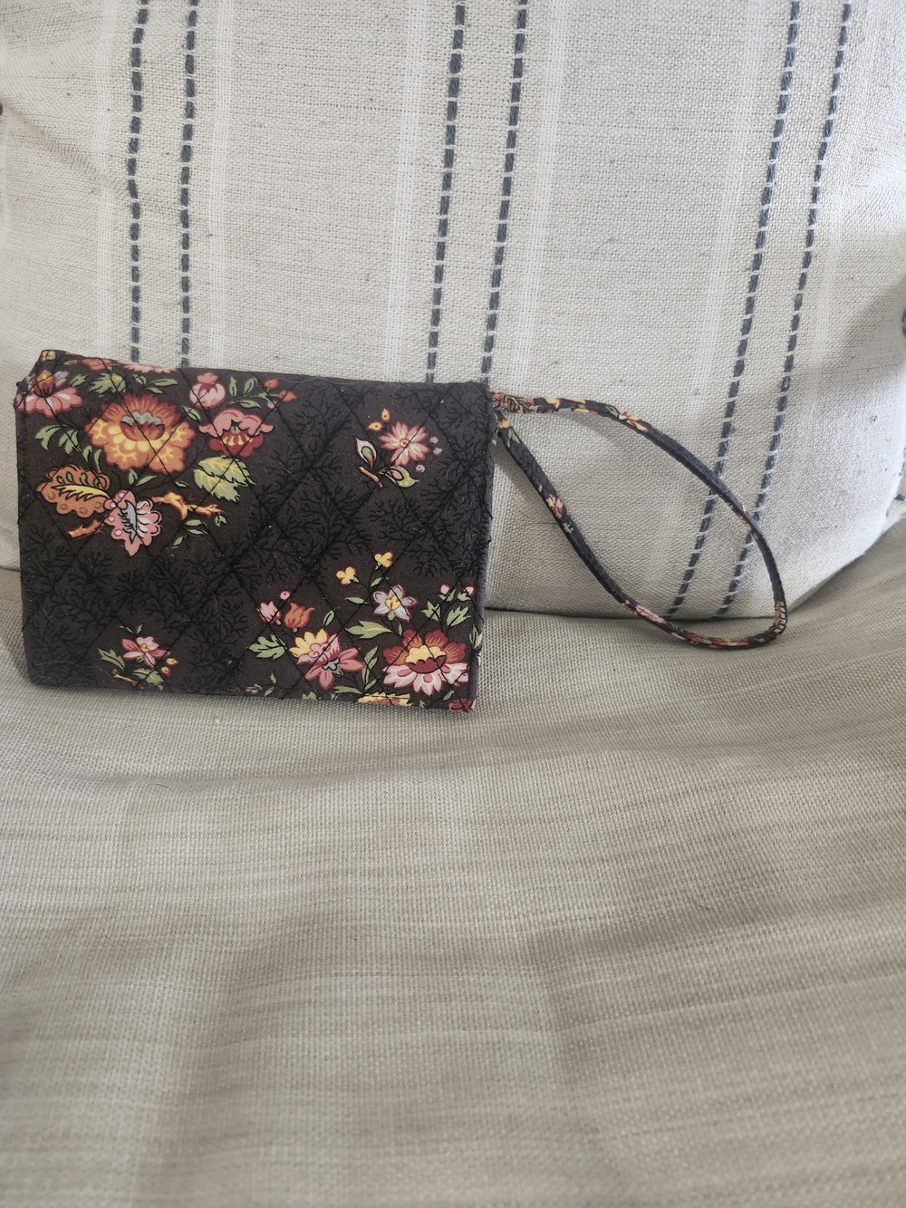 Vera Bradley Vtg. Retired CHOCOLATE Wristlet - Picture 2 of 8